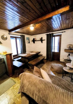 Apartment with balcony in Antey-Saint-André, 45 m², mountain view